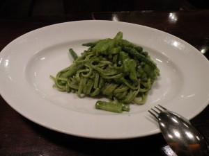 ジェノヴェーゼのリングイネ（テスタコーダ）